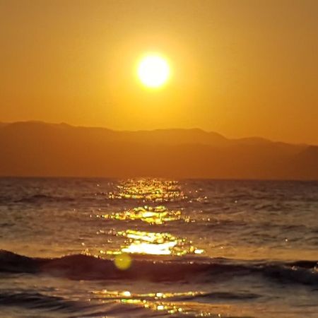 Aphrodite Beachfront Penthouse Apartment Ghaziveran Esterno foto