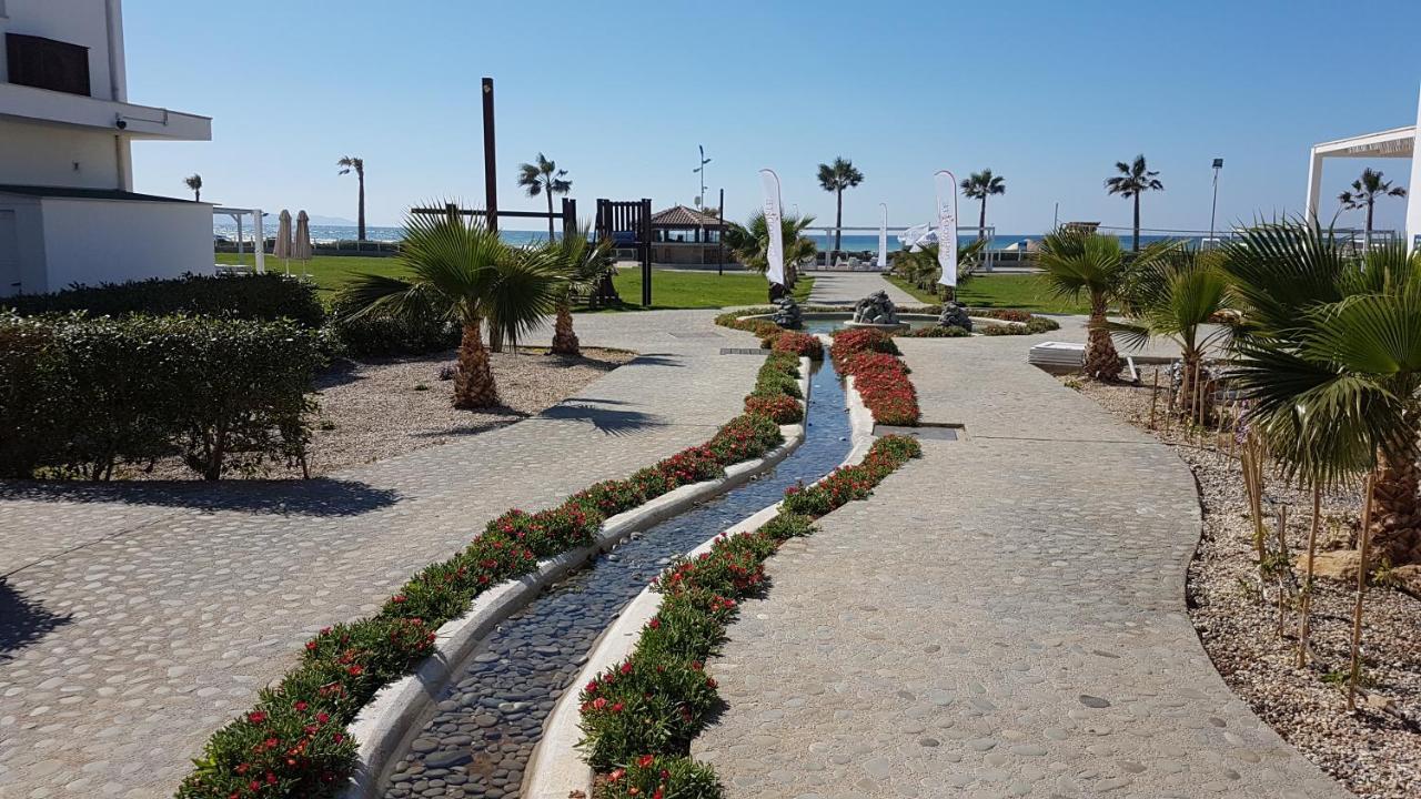 Aphrodite Beachfront Penthouse Apartment Ghaziveran Esterno foto