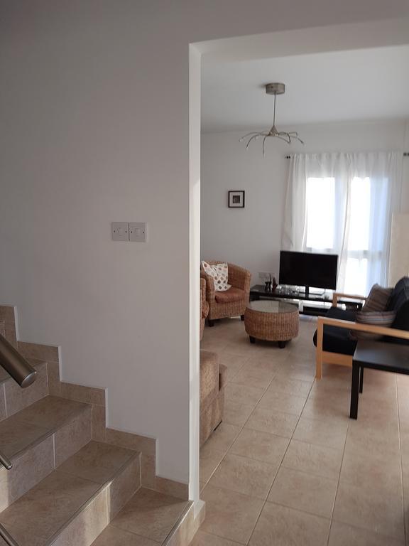 Aphrodite Beachfront Penthouse Apartment Ghaziveran Esterno foto