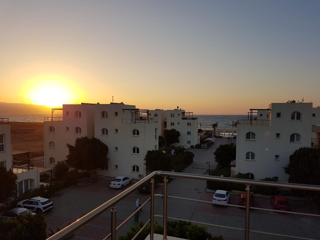 Aphrodite Beachfront Penthouse Apartment Ghaziveran Esterno foto