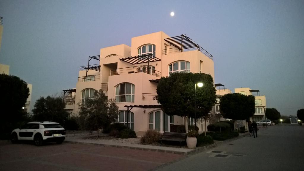 Aphrodite Beachfront Penthouse Apartment Ghaziveran Esterno foto