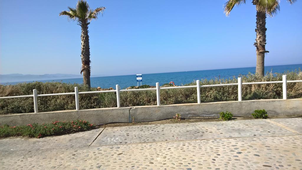 Aphrodite Beachfront Penthouse Apartment Ghaziveran Esterno foto