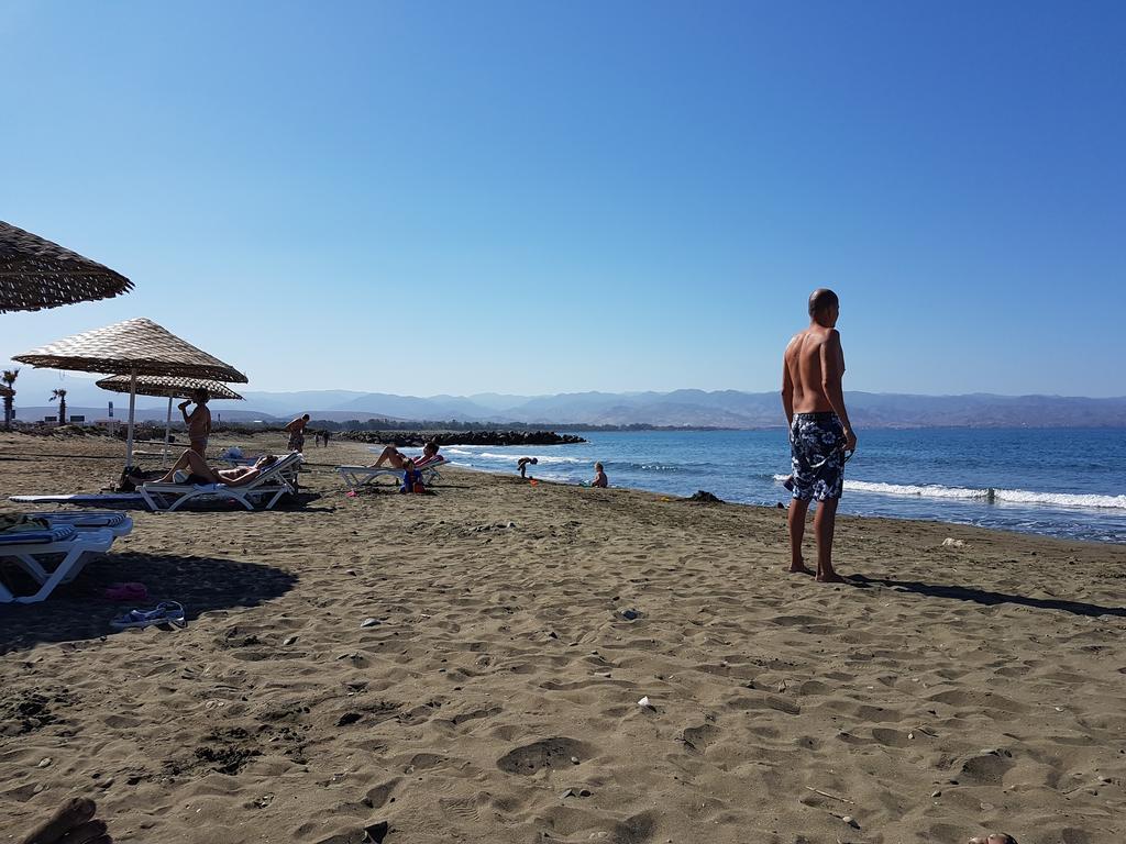 Aphrodite Beachfront Penthouse Apartment Ghaziveran Esterno foto