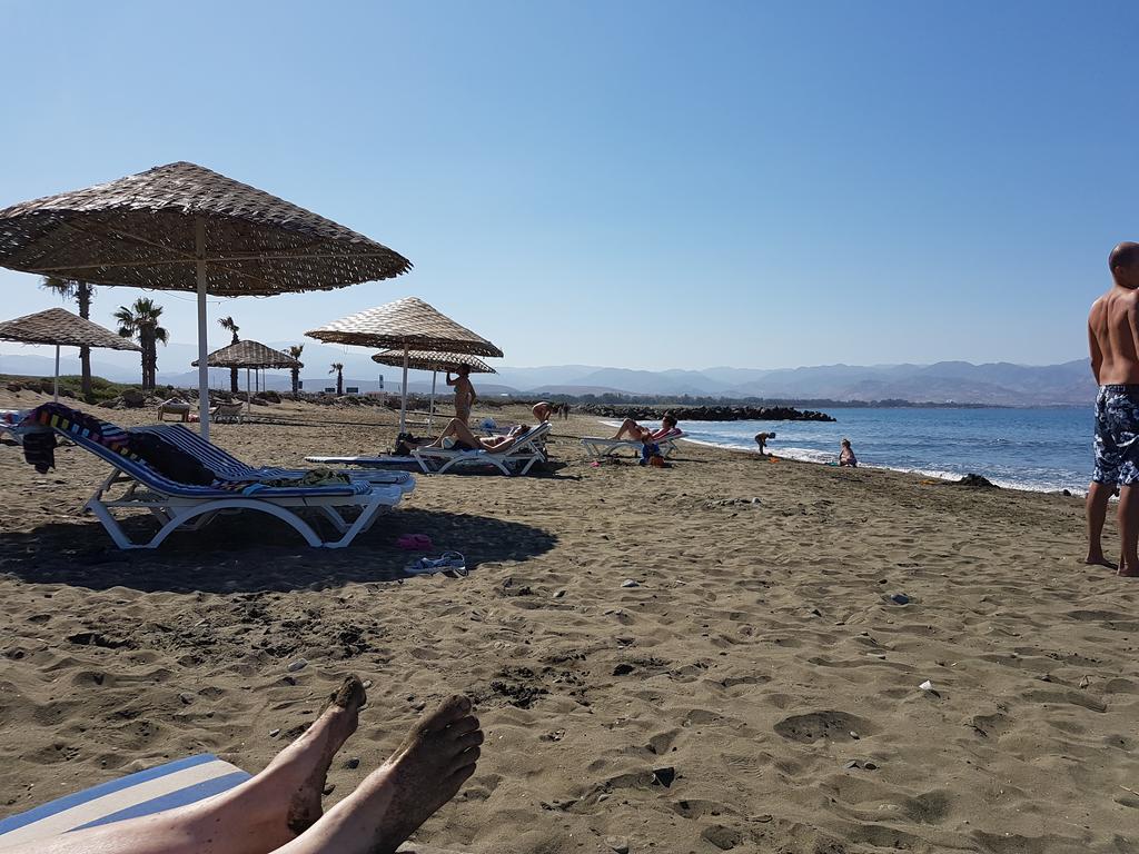 Aphrodite Beachfront Penthouse Apartment Ghaziveran Esterno foto