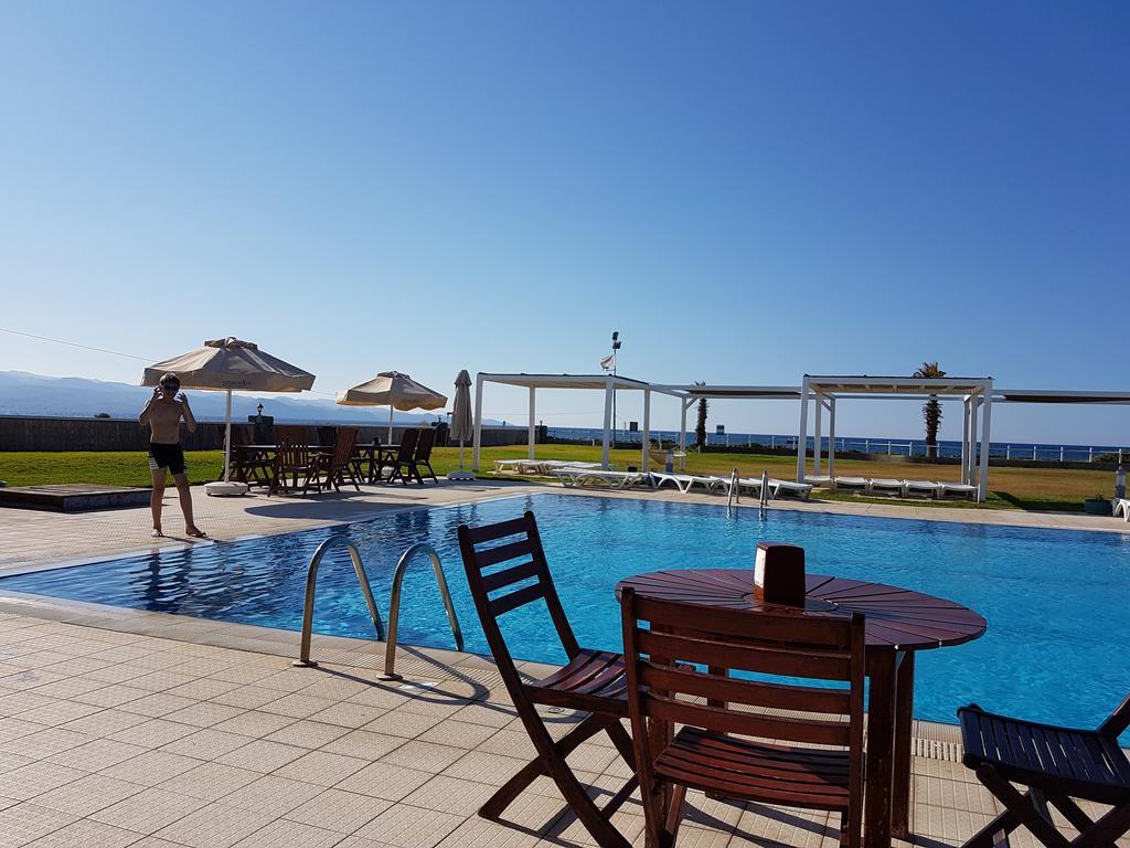 Aphrodite Beachfront Penthouse Apartment Ghaziveran Esterno foto