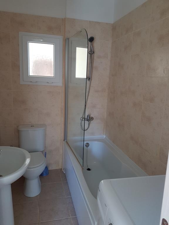 Aphrodite Beachfront Penthouse Apartment Ghaziveran Esterno foto