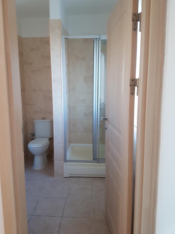 Aphrodite Beachfront Penthouse Apartment Ghaziveran Esterno foto