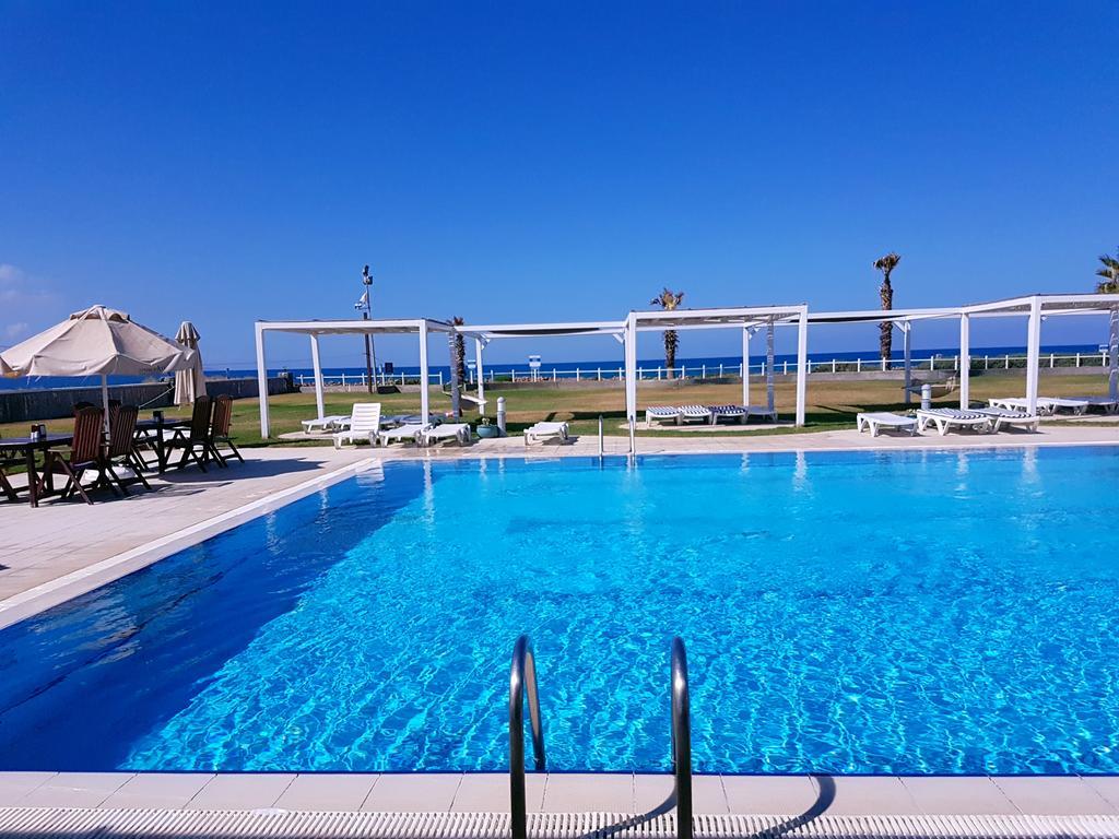 Aphrodite Beachfront Penthouse Apartment Ghaziveran Esterno foto