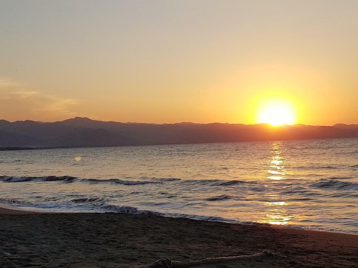 Aphrodite Beachfront Penthouse Apartment Ghaziveran Esterno foto